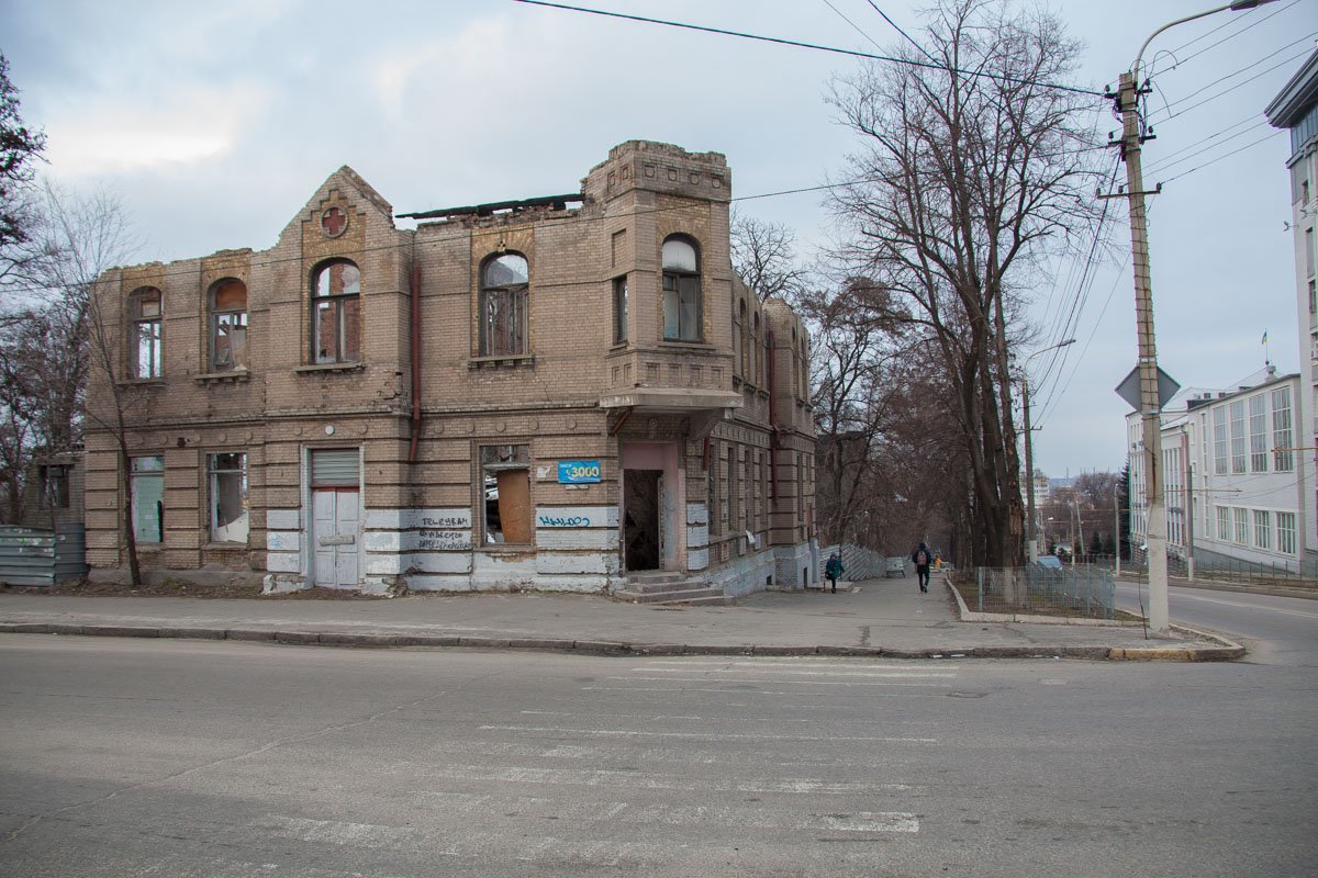 От здания остался только фасад