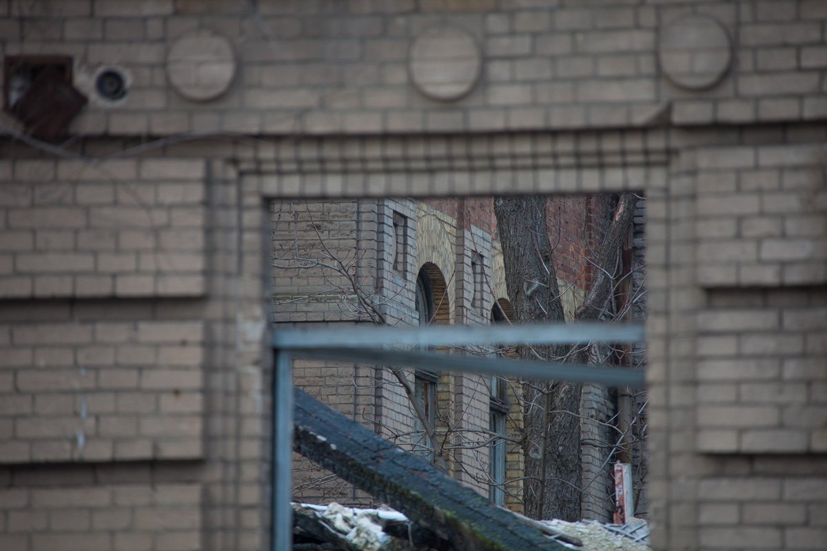 Люди продолжают видеть призраков в окнах больницы