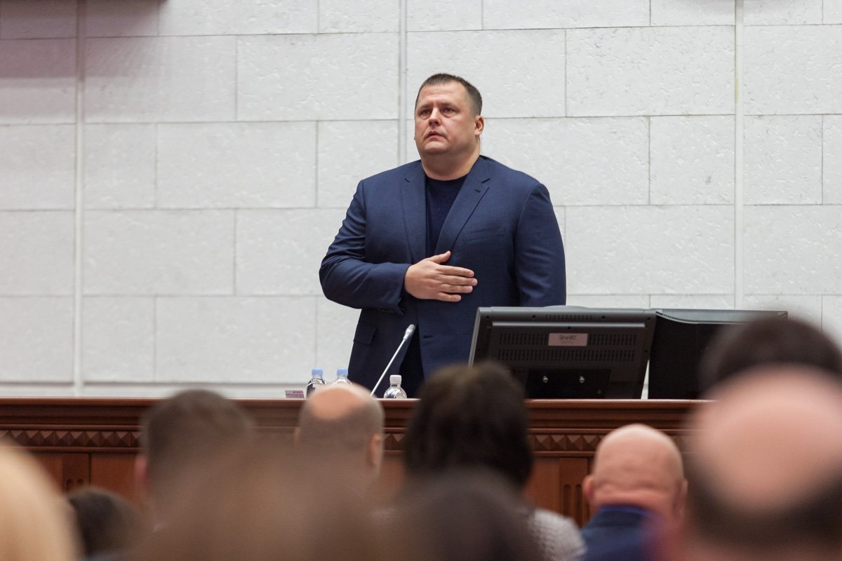 Традиционно перед началом сессии прозвучал Гимн Украины