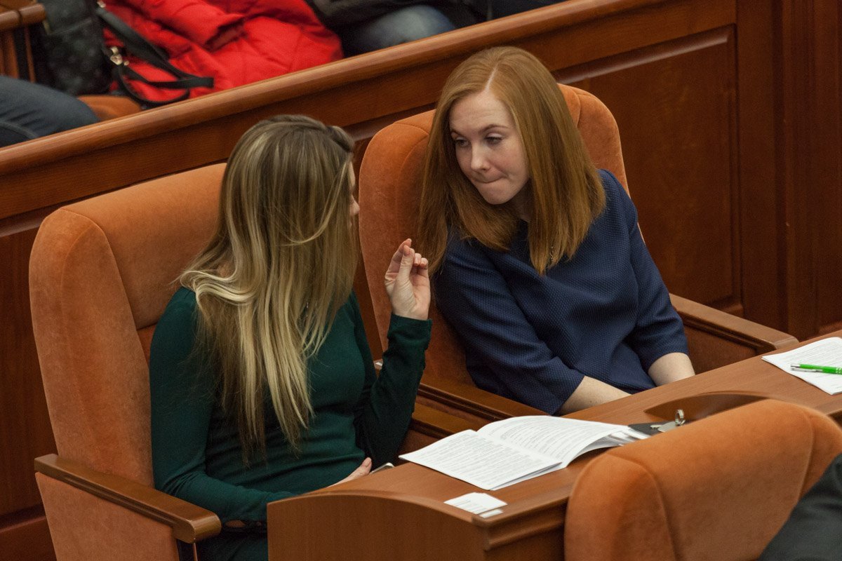 Единственная настоящая роскошь — это роскошь человеческого общения.