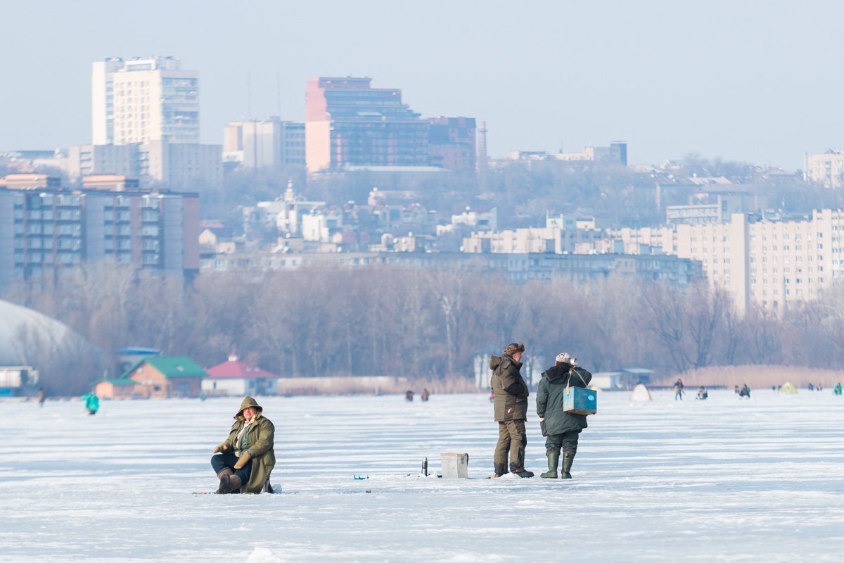 Сначала ты ловишь рыбу, чтобы съесть, а потом, в плюсовую, сам идешь на корм рыбам