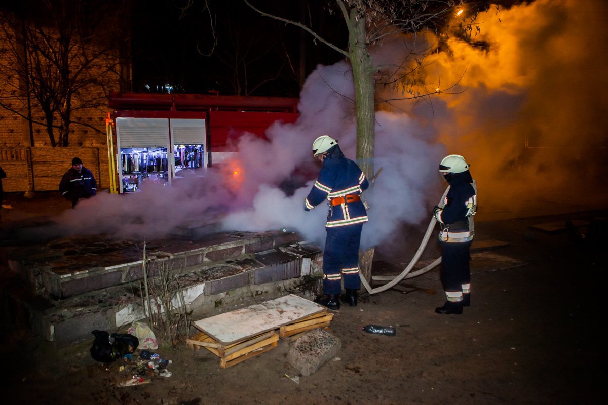 По предварительной информации, во время пожара никто не пострадал