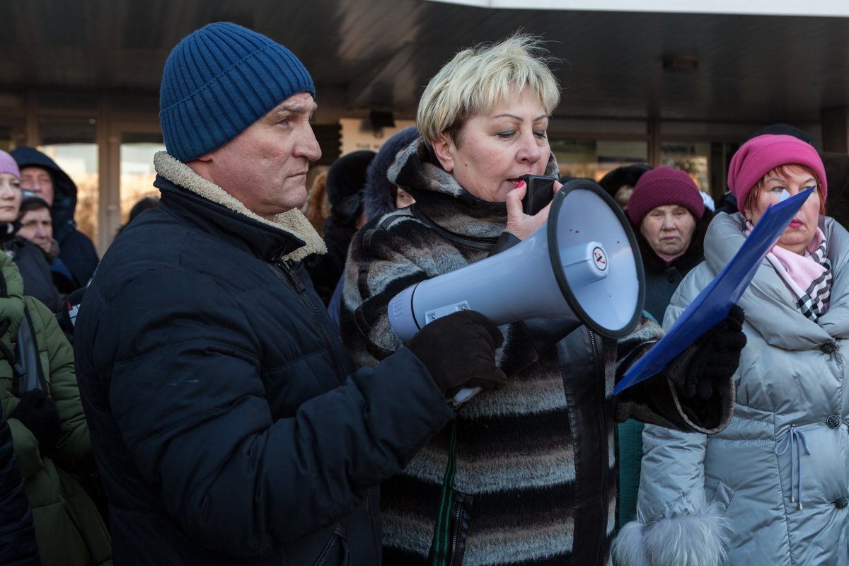 Пришедшие требовали отменить приказ «Об оптимизации штатных расписаний коммунальных учреждений и предприятий…» Пришедшие требовали отменить приказ «Об оптимизации штатных расписаний коммунальных учреждений и предприятий…»