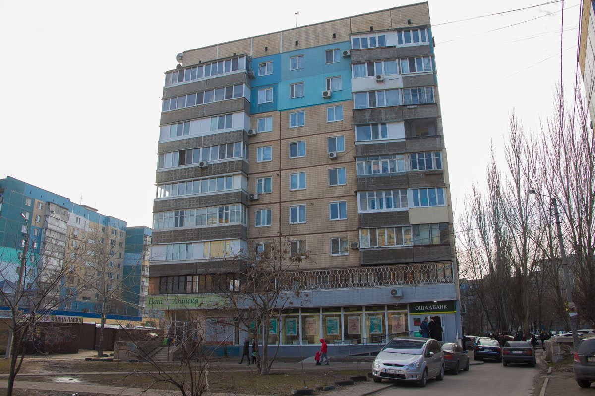 Адвокат старых жильцов говорит, что в квартиру прислали неизвестных людей, чтобы захватить помещение