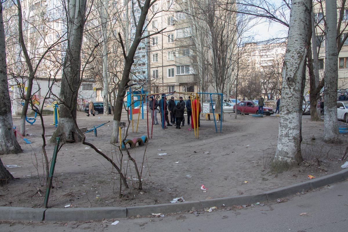 Бывшие жильцы квартиры были сняты с регистрации, а сделка - заверена нотариусом