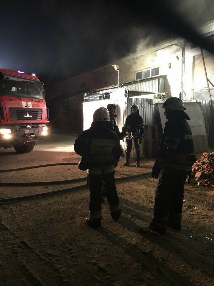 На место происшествия направили спасателей 2,3,4 и 18 пожарно-спасательных частей На место происшествия направили спасателей 2,3,4 и 18 пожарно-спасательных частей