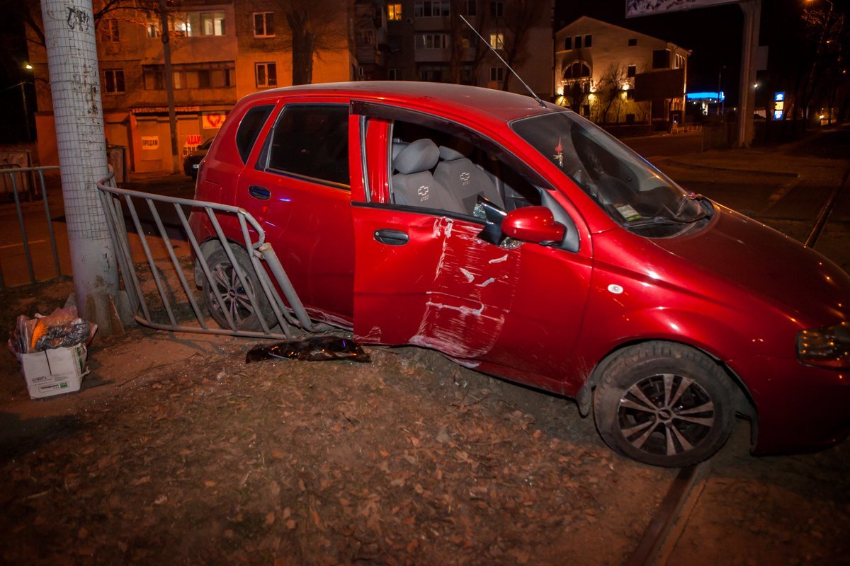 Водитель ВАЗ двигался по среднему ряду когда в него въехал Chevrolet Водитель ВАЗ двигался по среднему ряду когда в него въехал Chevrolet
