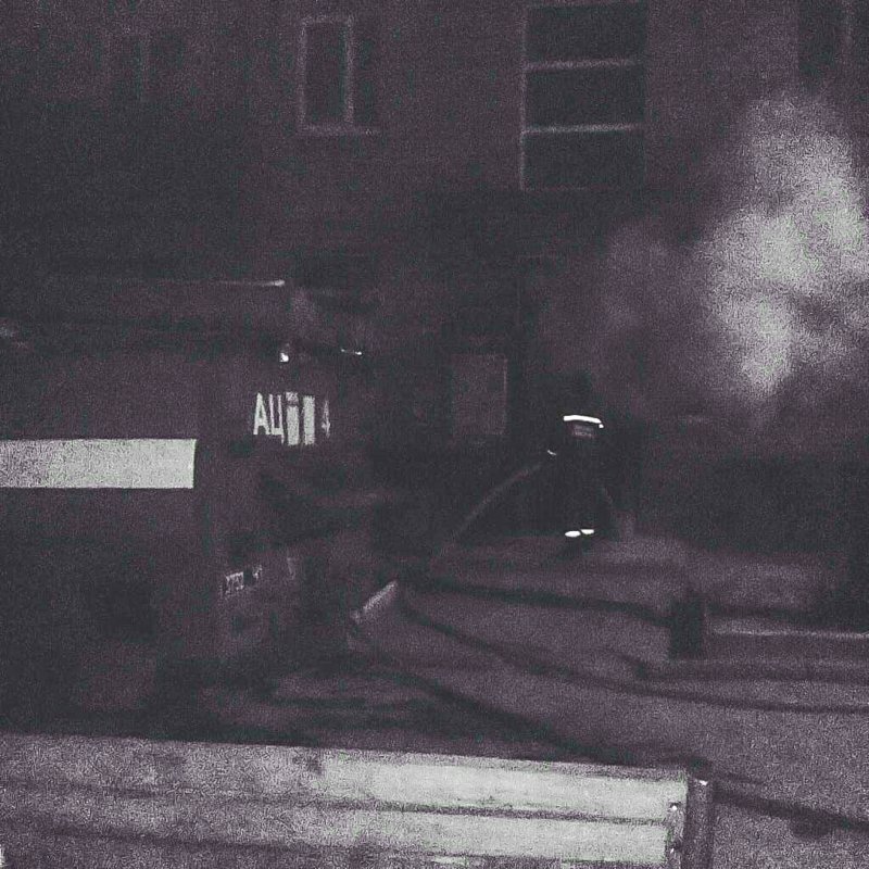 Люди сделали этот снимок, пока спасатели тушили пожар