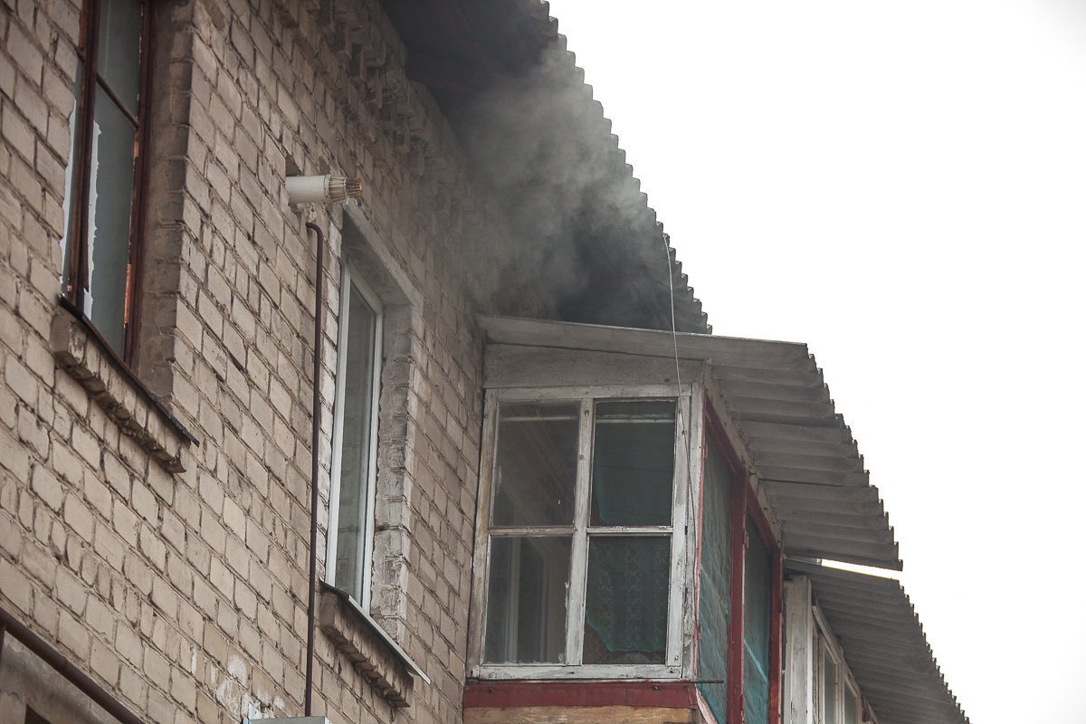 Сотрудники патрульной полиции эвакуировали жителей дома Сотрудники патрульной полиции эвакуировали жителей дома