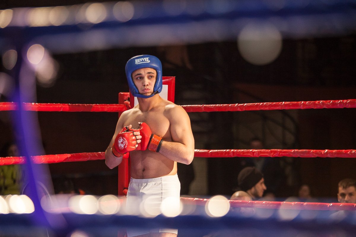 Я, уважаемый, намерен сейчас нанести вам травмы сейчас…