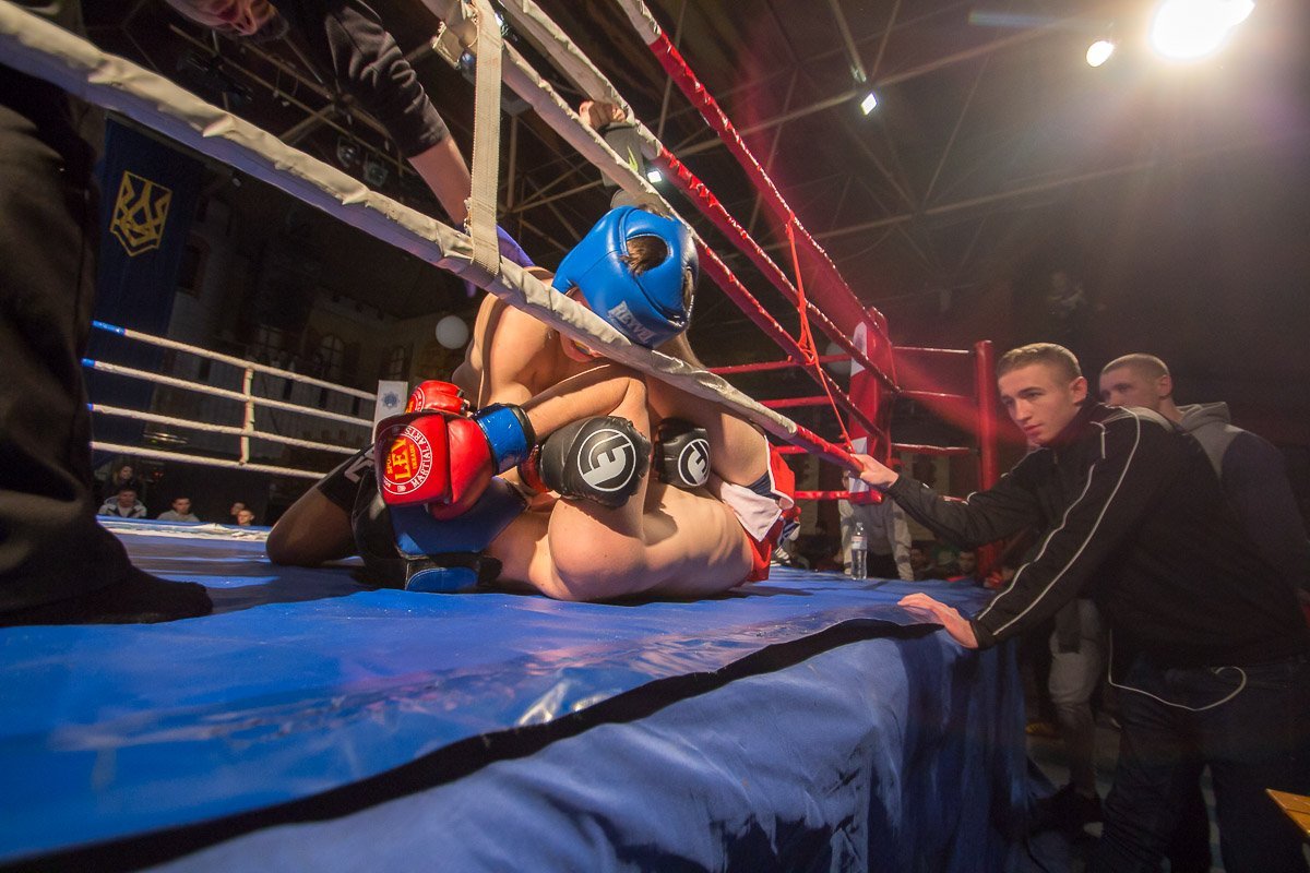 Борец на ринге может оказывать постоянное давление, но если он не может попасть по сопернику, то у него возникают серьезные проблемы