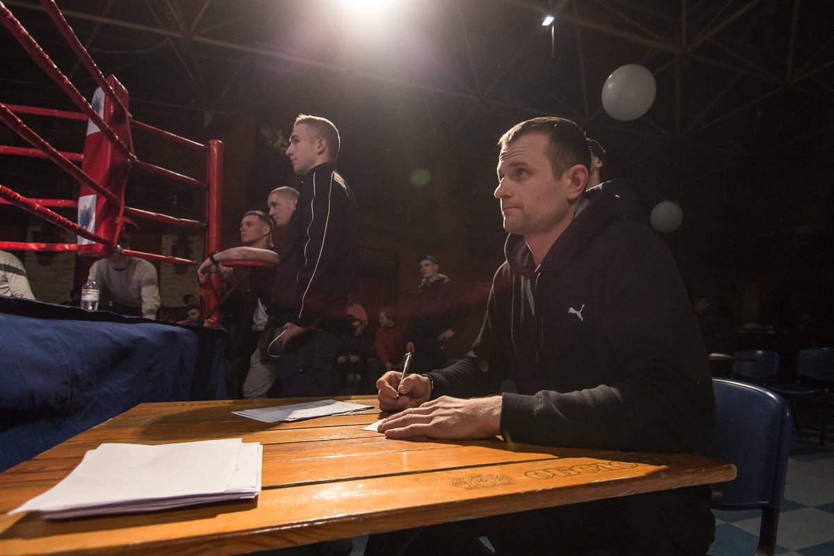 Зоркий судья следит за каждым твоим поражением на ринге