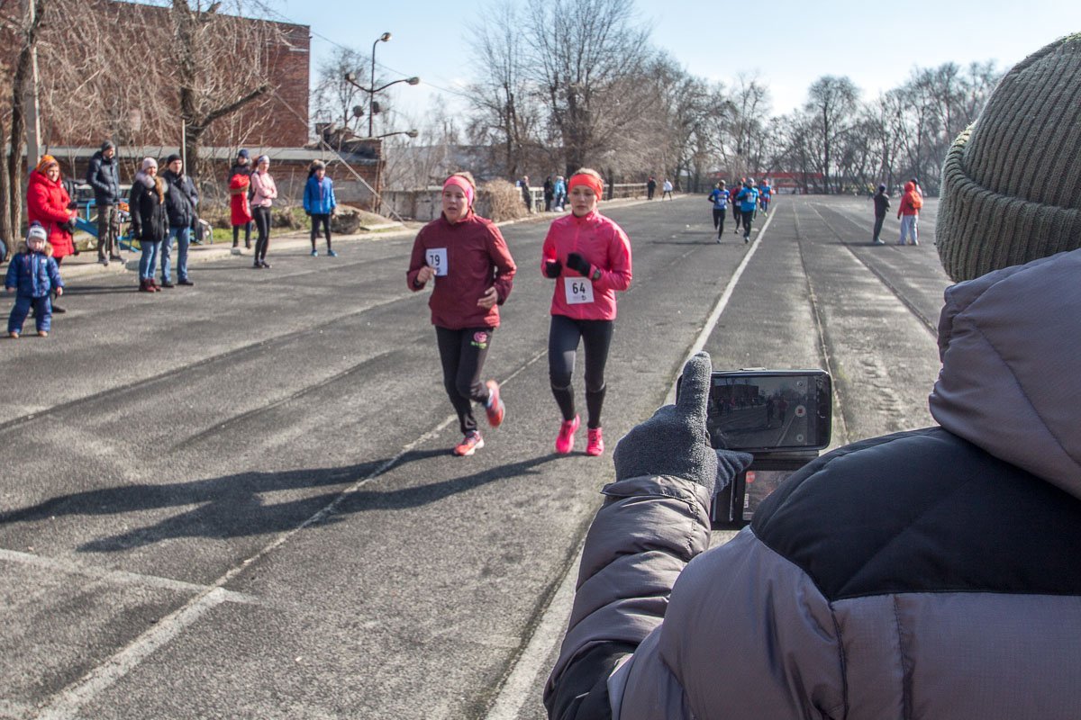 Во время бега, некоторые, вели милую беседу