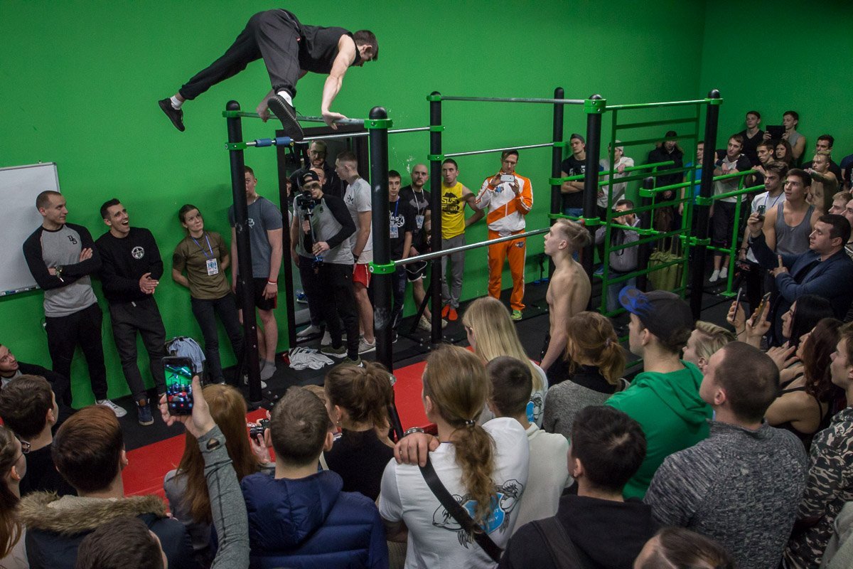 Сами «баттлы» представляют из себя сочетание навыков силовых элементов Workout