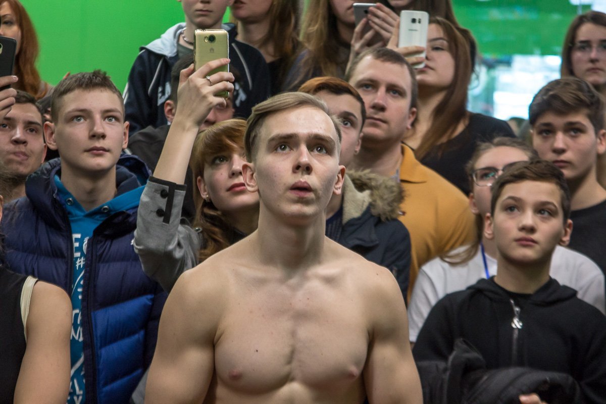 Камеры телефонов были повсюду 