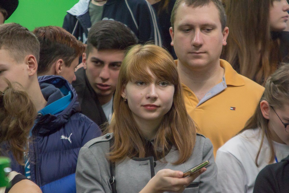 Этот хитрый взгляд за спиной