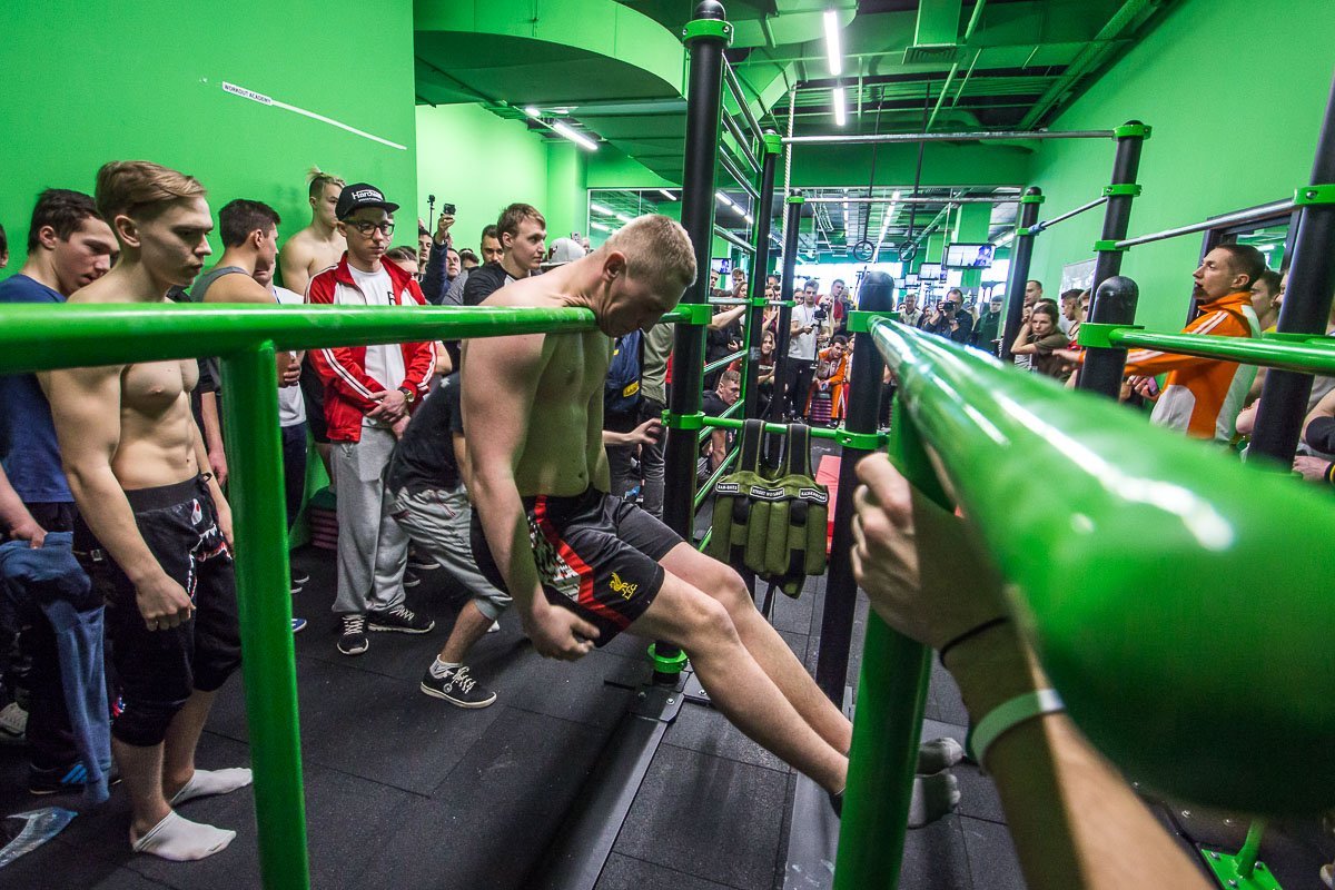 Спортсмены продемонстрировали множество силовых элементов