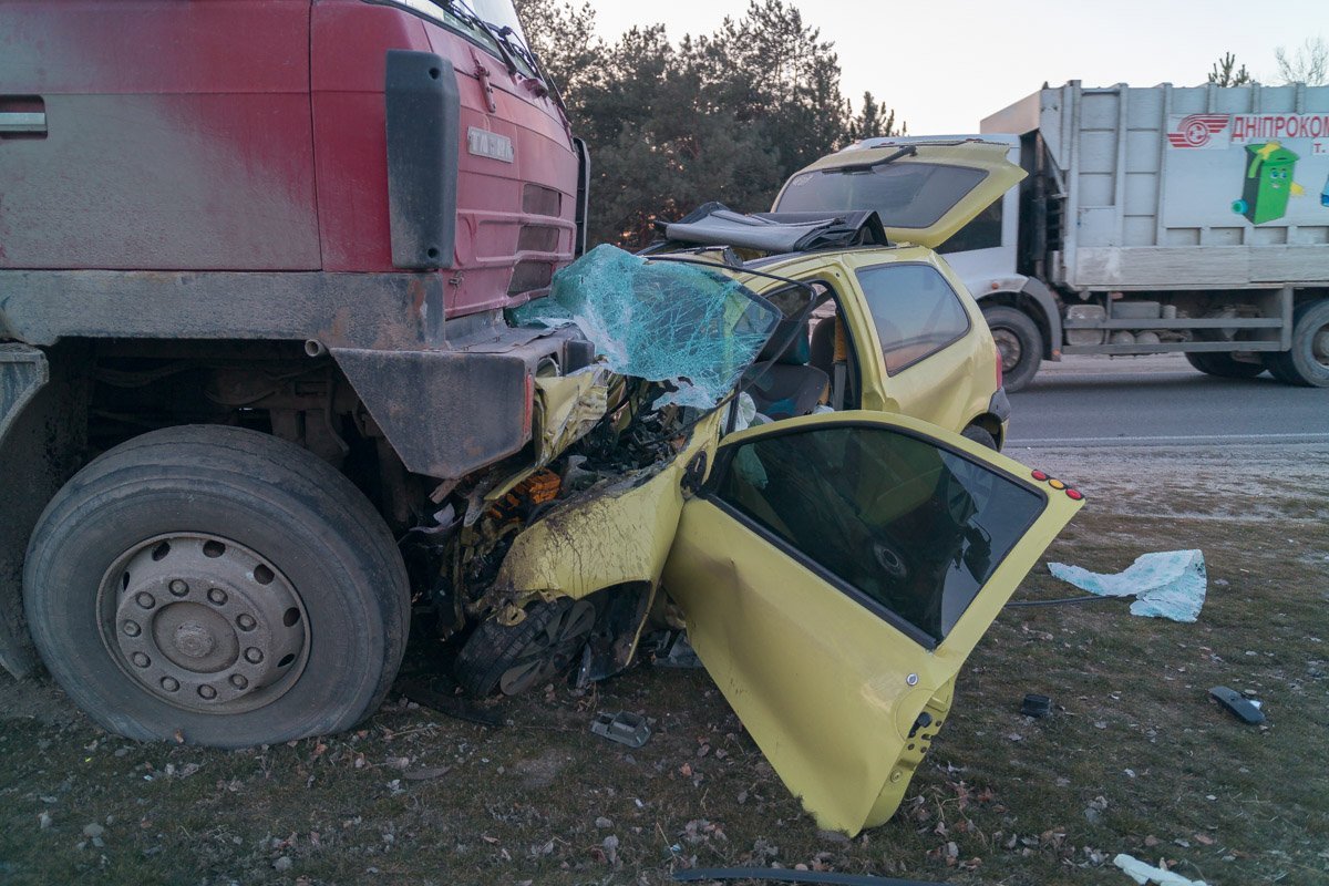 Автомобиль серьезно поврежден Автомобиль серьезно поврежден