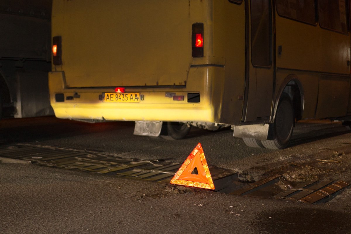 У автомобиля Mitsubishi повреждено колесо