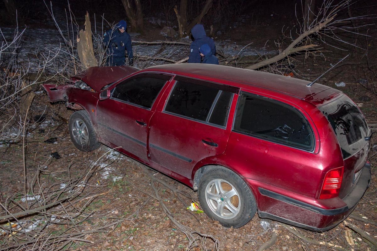 В результате пострадали парень и девушка В результате пострадали парень и девушка