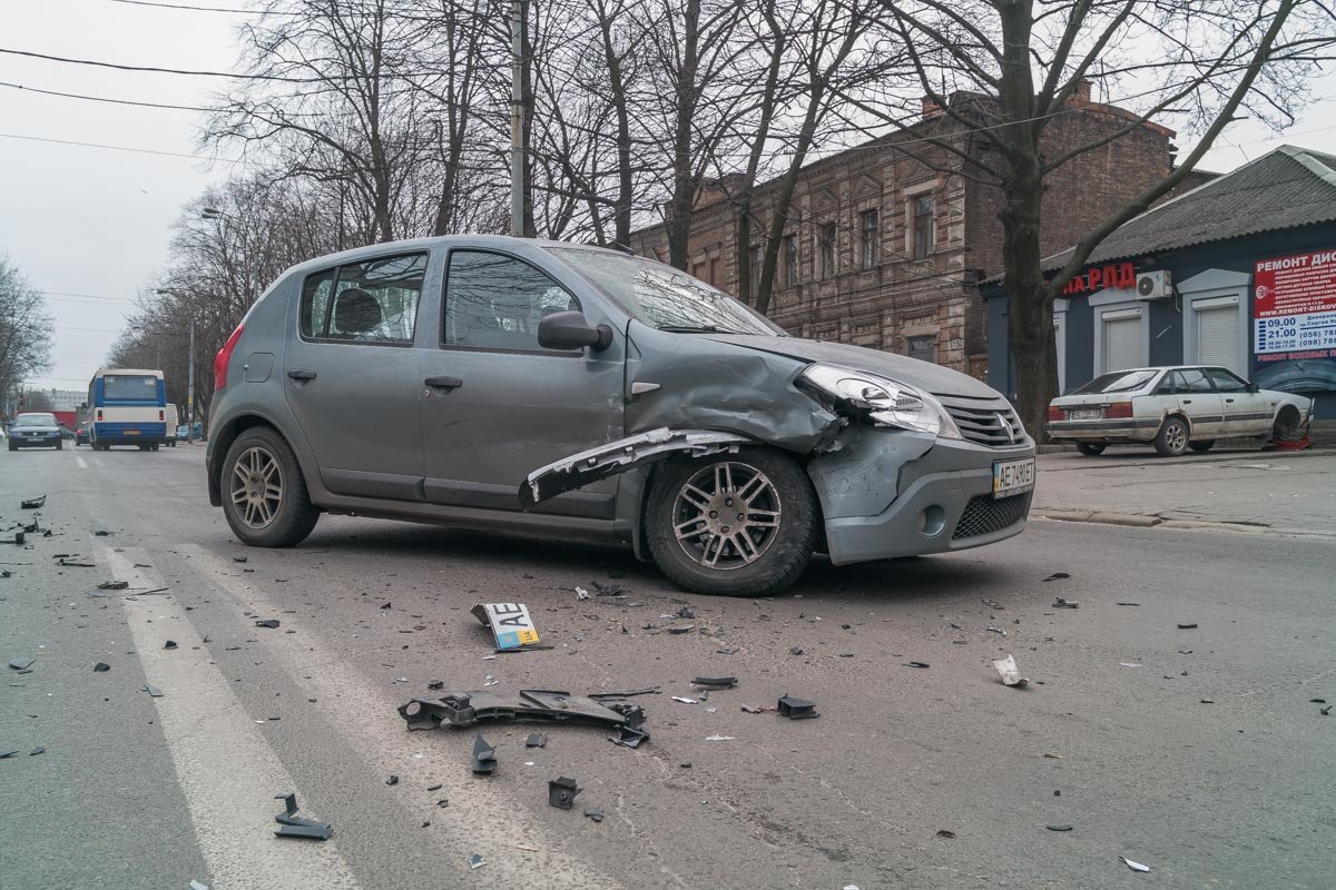 Повреждения Renault