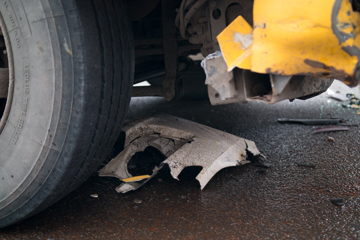 В результате аварии пострадала девушка - водитель иномарки