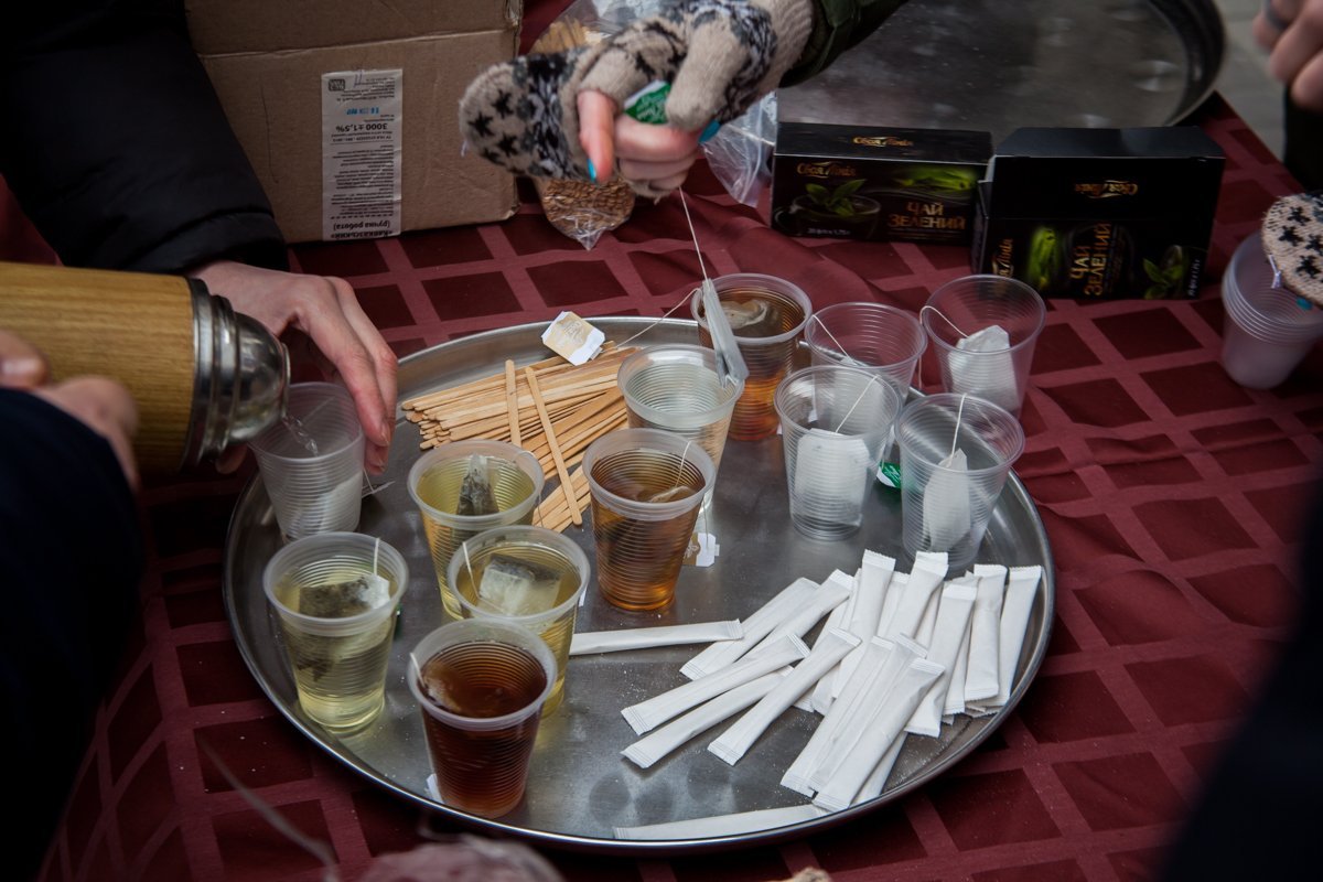 Чаем угощали бесплатно