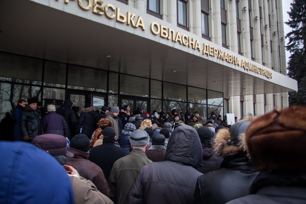 На месте дежурила скорая помощь, а за порядком следили два экипажа патрульной полиции