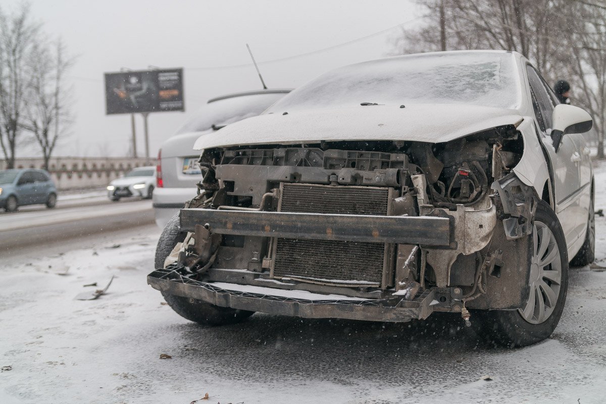 Движение транспорта на этом участке дороге не затруднено