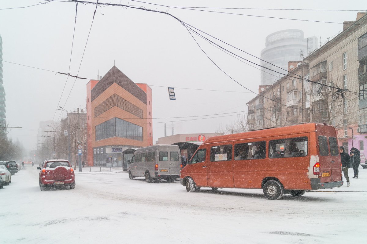 Здесь должна быть шутка про общественный транспорт, но зимой это вообще не смешно Здесь должна быть шутка про общественный транспорт, но зимой это вообще не смешно
