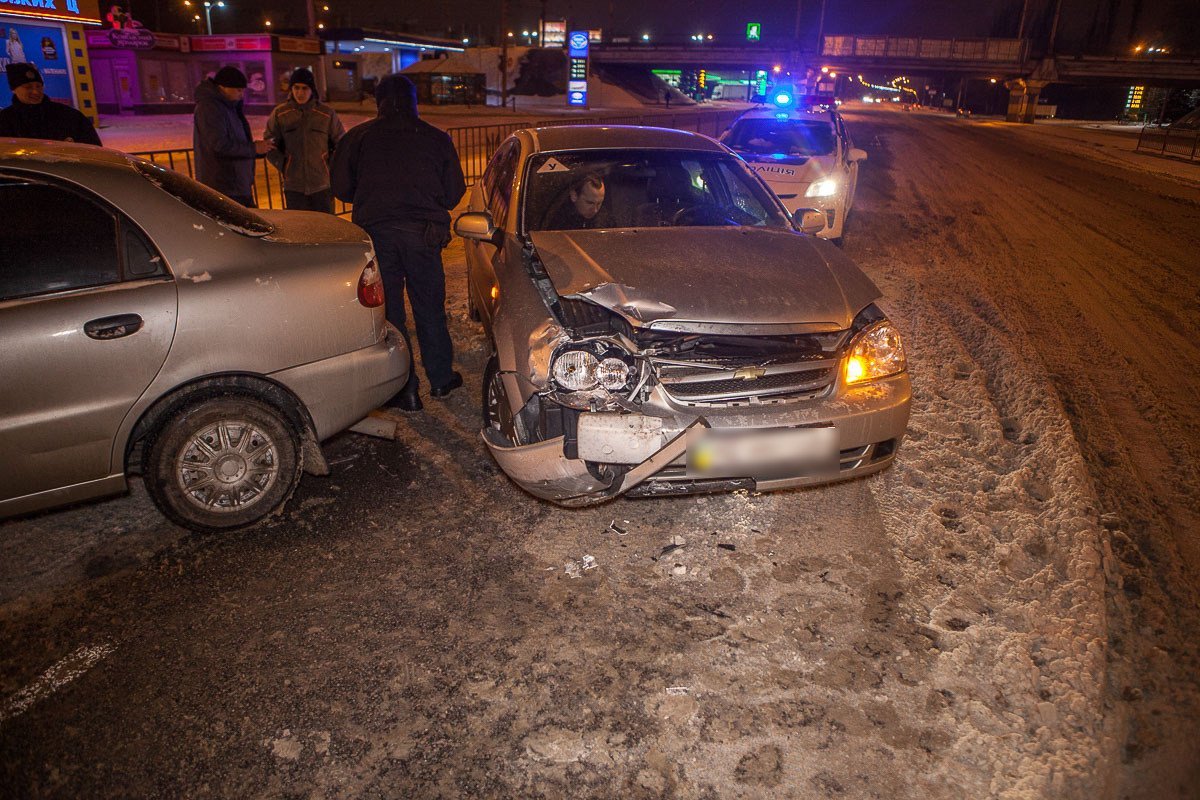 На Слобожанском проспекте столкнулись Chevrolet и Daewoo На Слобожанском проспекте столкнулись Chevrolet и Daewoo