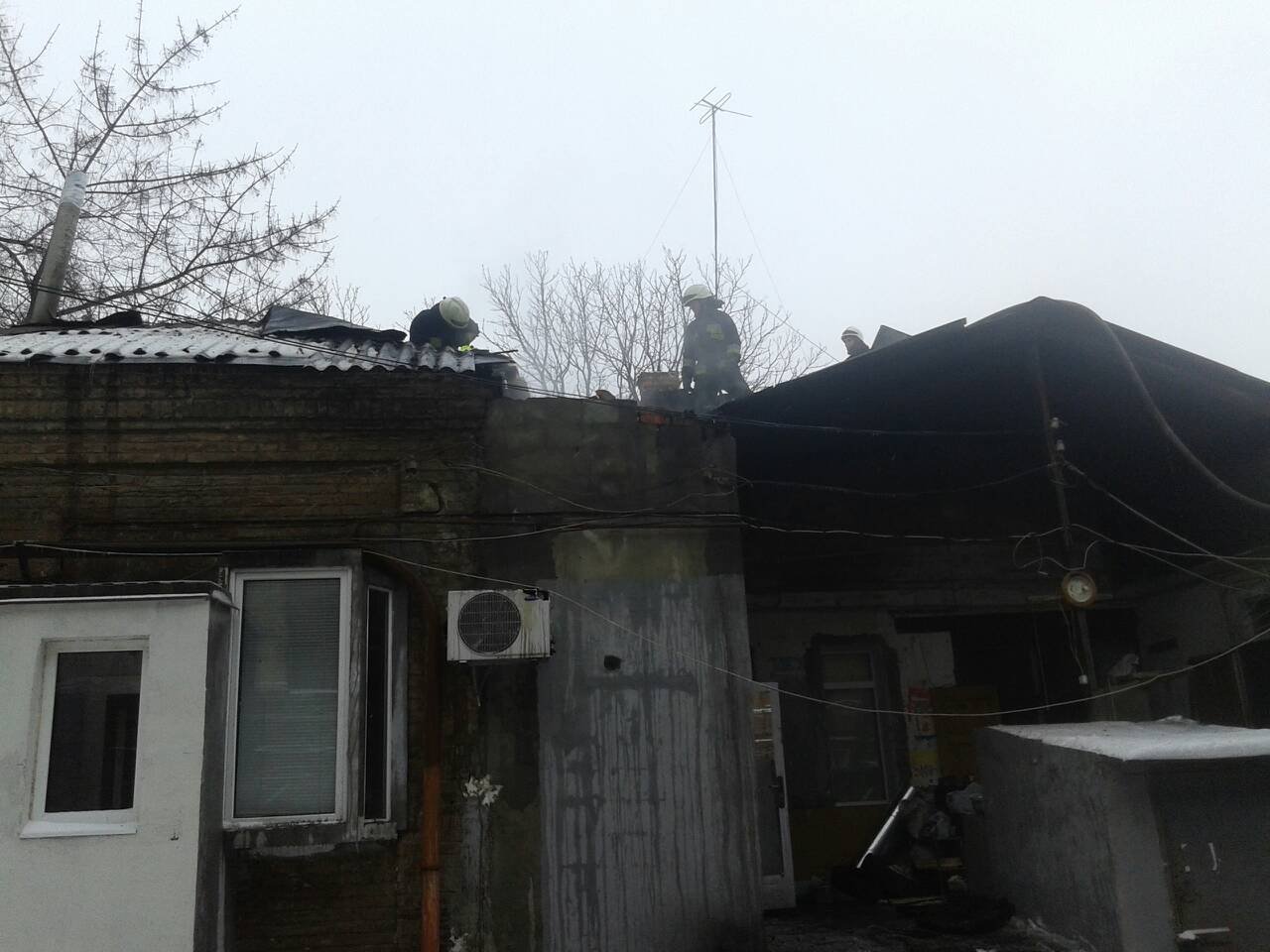 На борьбу с огнем у пожарных ушло около часа На борьбу с огнем у пожарных ушло около часа