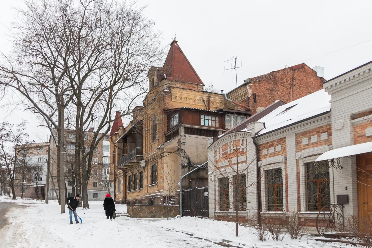 На первом этаже нового здания была размещена квартира в 7 комнат На первом этаже нового здания была размещена квартира в 7 комнат