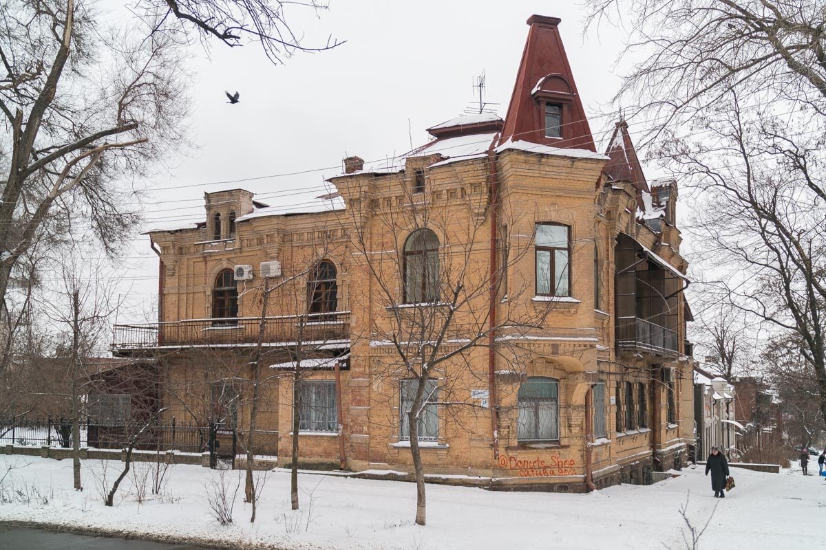 Отголоски прошлых веков слышны в самом центре Днепра Отголоски прошлых веков слышны в самом центре Днепра