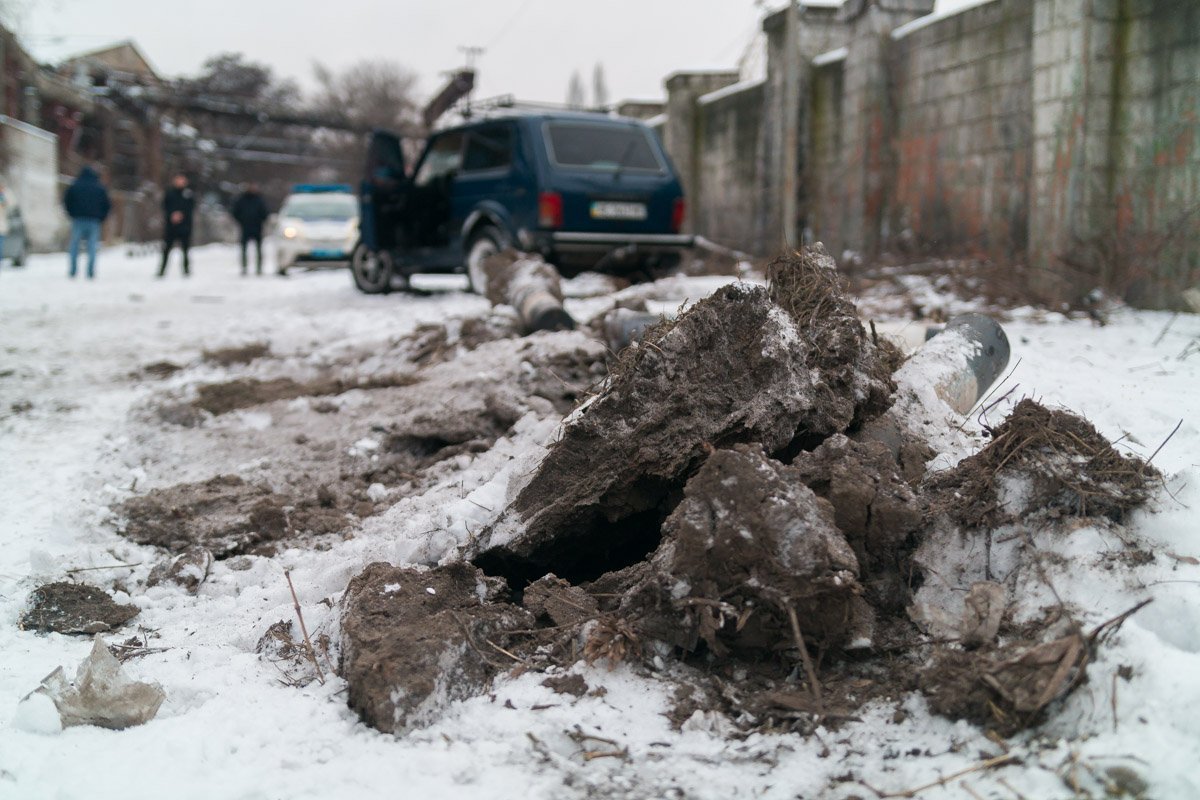 В попытках скрыться от полиции, злоумышленник не справился с управлением и врезался в дорожный столб В попытках скрыться от полиции, злоумышленник не справился с управлением и врезался в дорожный столб
