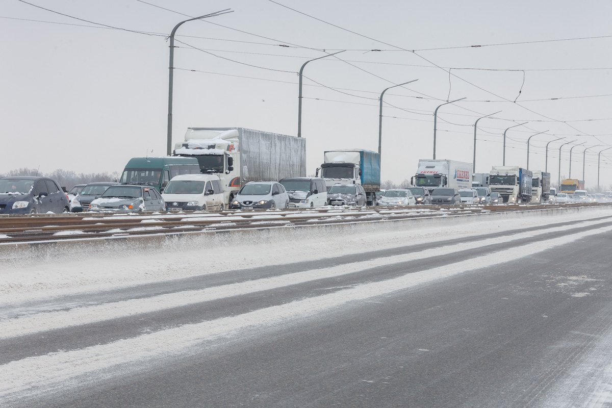Затяжная пробка на мосту после ДТП