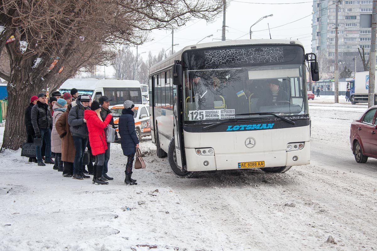 Люди устроили пикет на Донецком шоссе Люди устроили пикет на Донецком шоссе