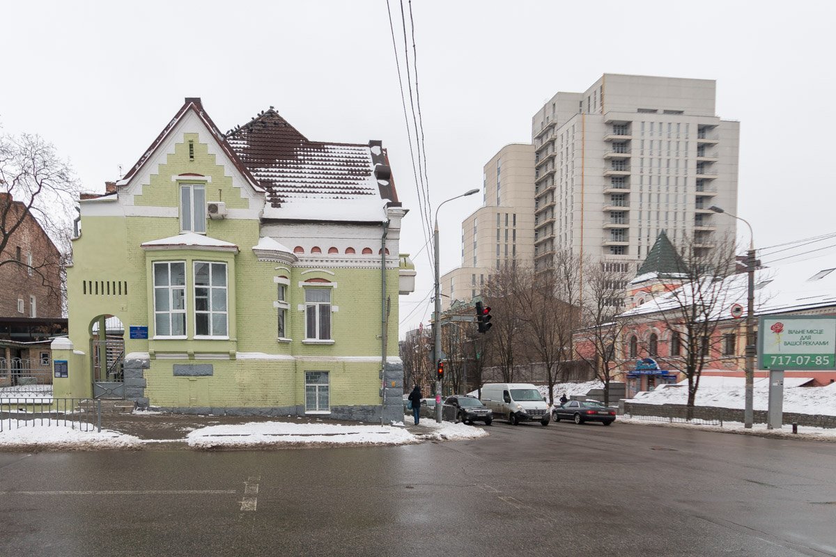 Позднее там расположилась грязелечебница, детский сад, а теперь и школа для слабослышащих детей Позднее там расположилась грязелечебница, детский сад, а теперь и школа для слабослышащих детей