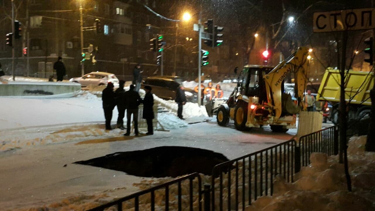  На месте событий уже работают специальные службы