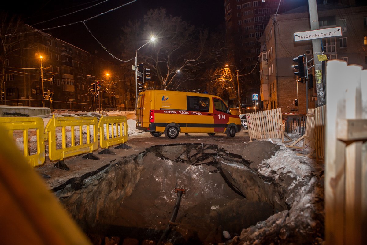 Дыра, которая образовалась на улице Гоголя, 14А продолжает расти и увеличиваться в размерах Дыра, которая образовалась на улице Гоголя, 14А продолжает расти и увеличиваться в размерах