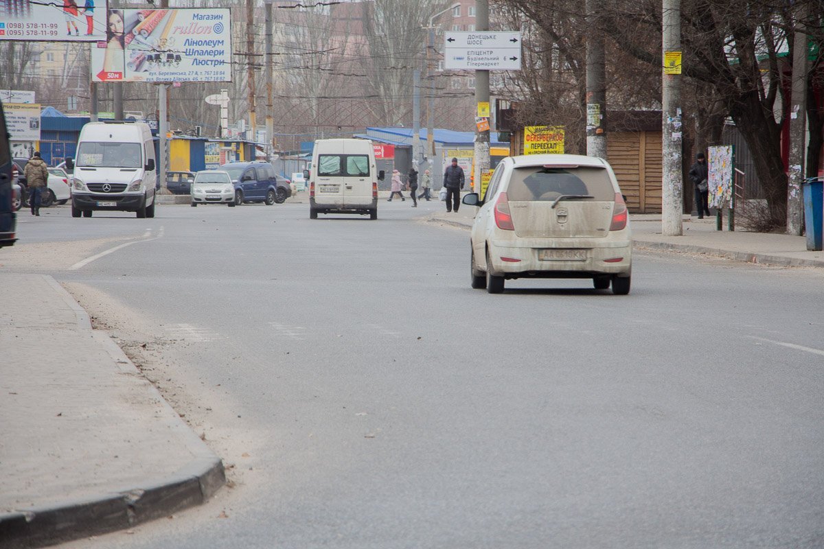 Хорошее дорожное покрытие радует автомобилистов на участке от Донецкого шоссе до кольца Хорошее дорожное покрытие радует автомобилистов на участке от Донецкого шоссе до кольца