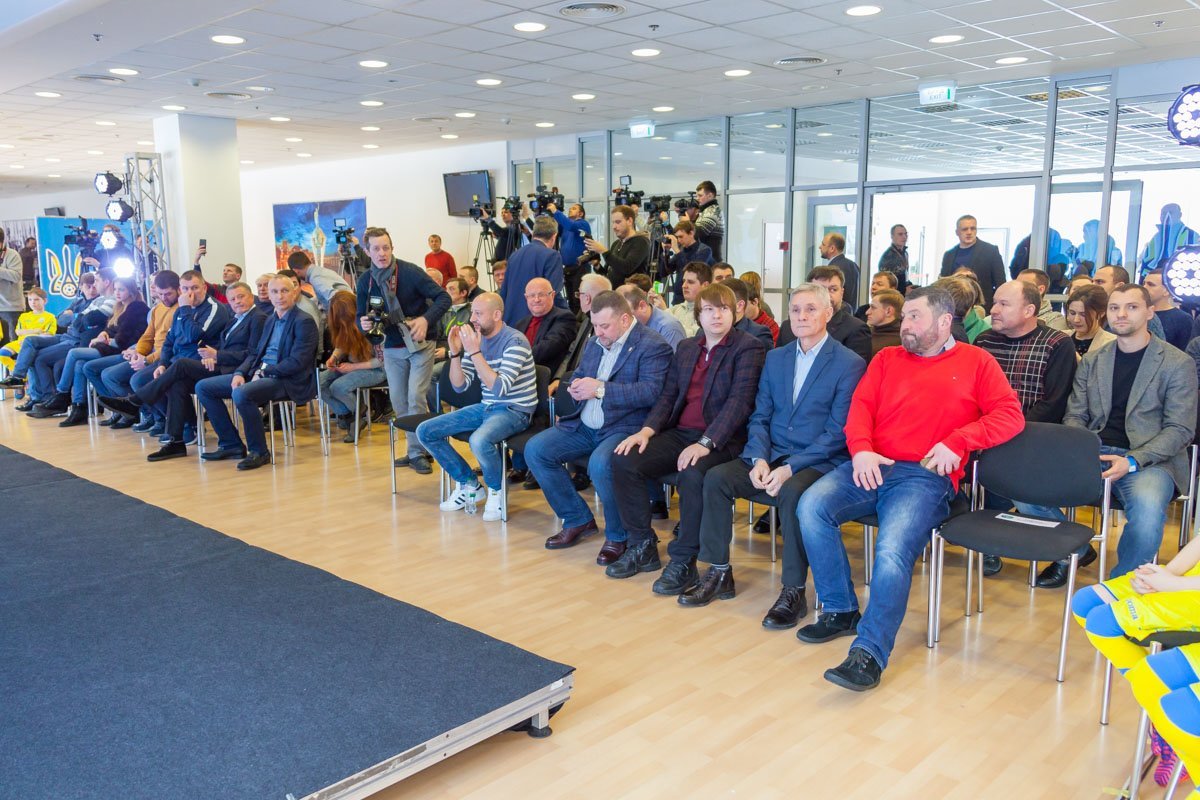 На стадионе "Днепр-арена" состоялась жеребьевка полуфинальных матчей Кубка Украины 2017/2018 На стадионе "Днепр-арена" состоялась жеребьевка полуфинальных матчей Кубка Украины 2017/2018