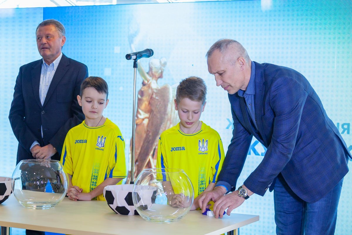 Жеребьевку провели Олег Протасов и Мирон Маркевич Жеребьевку провели Олег Протасов и Мирон Маркевич