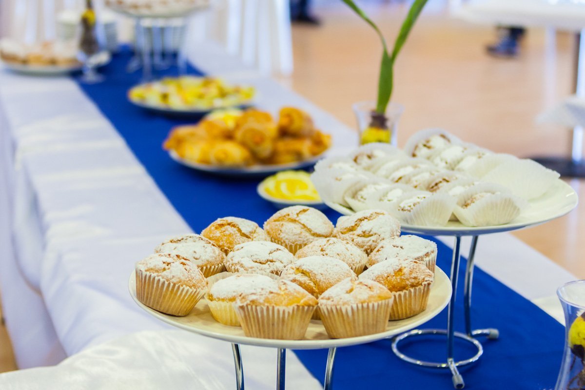 Всех гостей церемонии угощали закусками Всех гостей церемонии угощали закусками