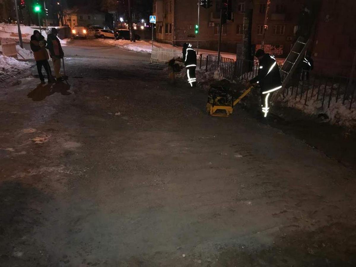 Яму засыпали песком и шлаком