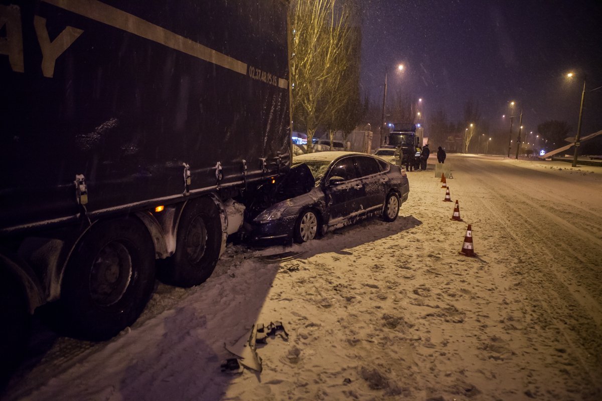 3 марта около 3:00 на улице Маршала Малиновского водитель Nissan влетел в фуру