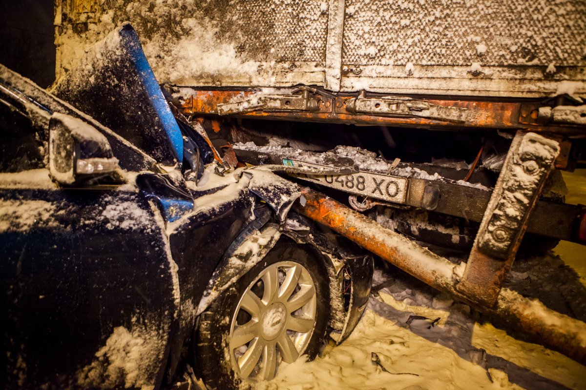 Из-за сложных погодных условий водитель не справился с управлением