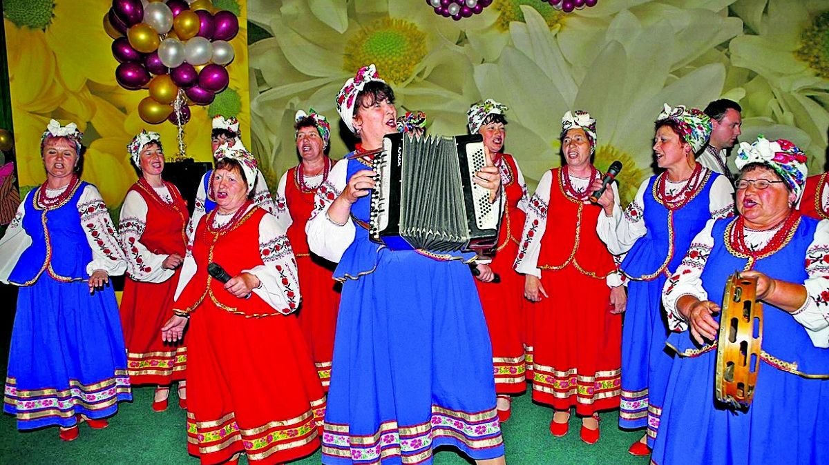 В коллективе двенадцать участников