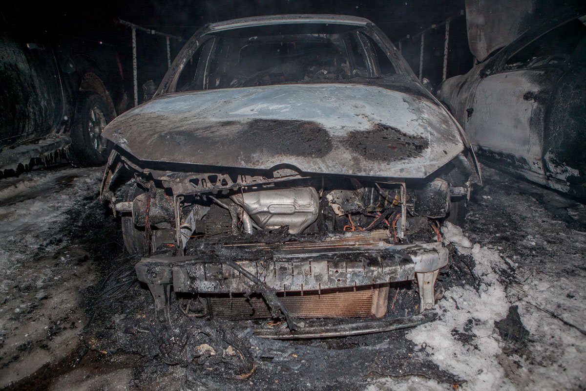 Сильнее пострадал Volkswagen - ремонту он не подлежит Сильнее пострадал Volkswagen - ремонту он не подлежит