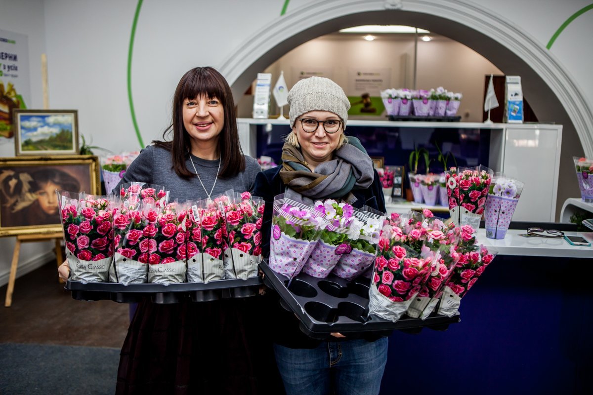 5 марта, на Троицкой площади, 2, в здании банка «Concord» проходит благотворительная барахолка эксклюзива